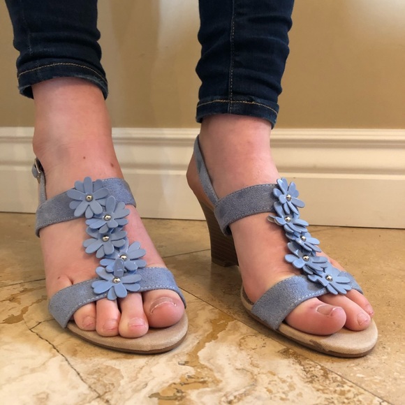 Light blue floral wedges - Picture 2 of 15